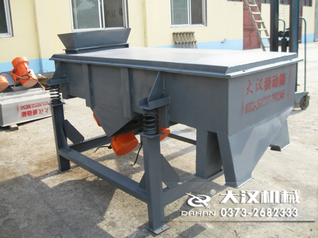 1016型直線振動(dòng)篩的材質(zhì)分為：不銹鋼，碳鋼兩種可以選擇。