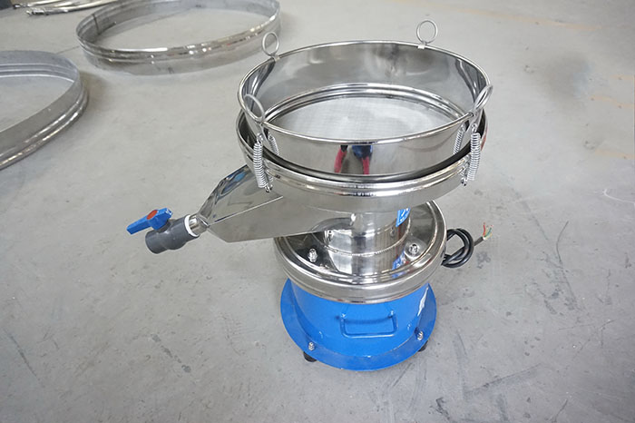 450過濾篩出料口處加裝閥門裝置，便于控制物料的出料量。