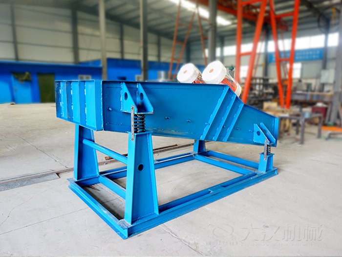 大型振動(dòng)篩主要是用來篩分煤礦，礦石一些大型的篩分場(chǎng)地中。